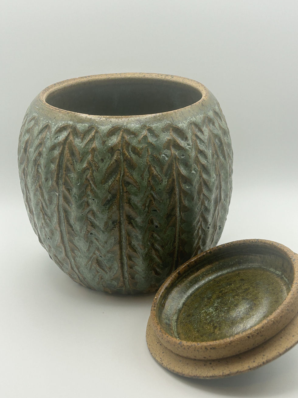 green plaited urn top off.jpeg