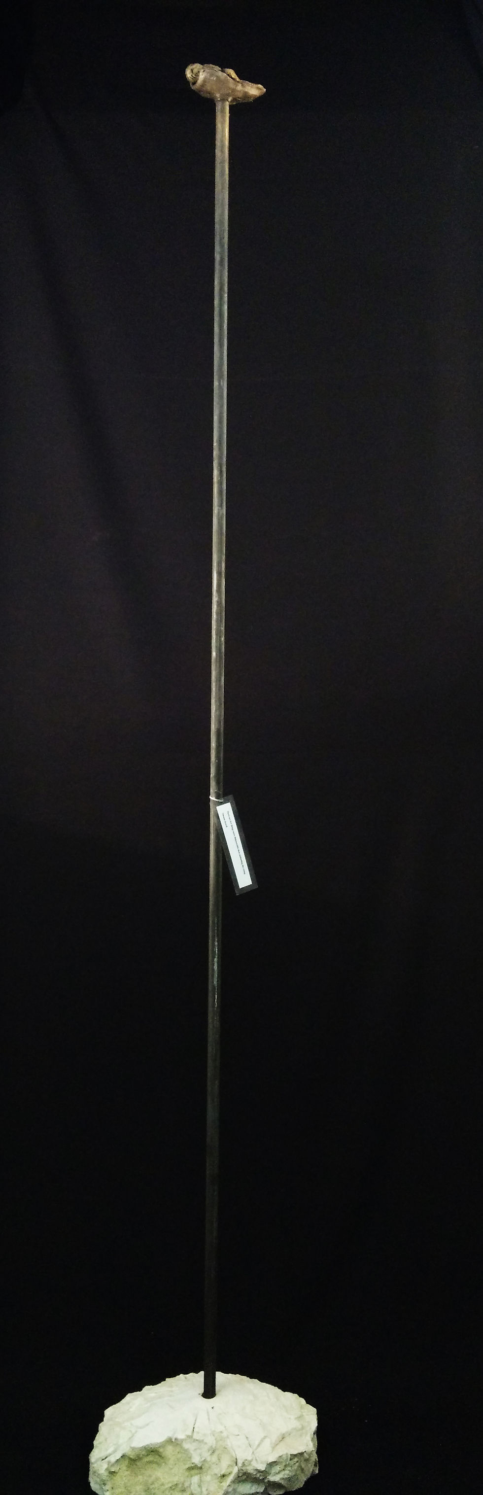 Speči otrok (celotna skulptura)