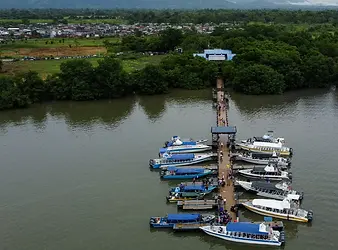 colombia real boat pic.webp