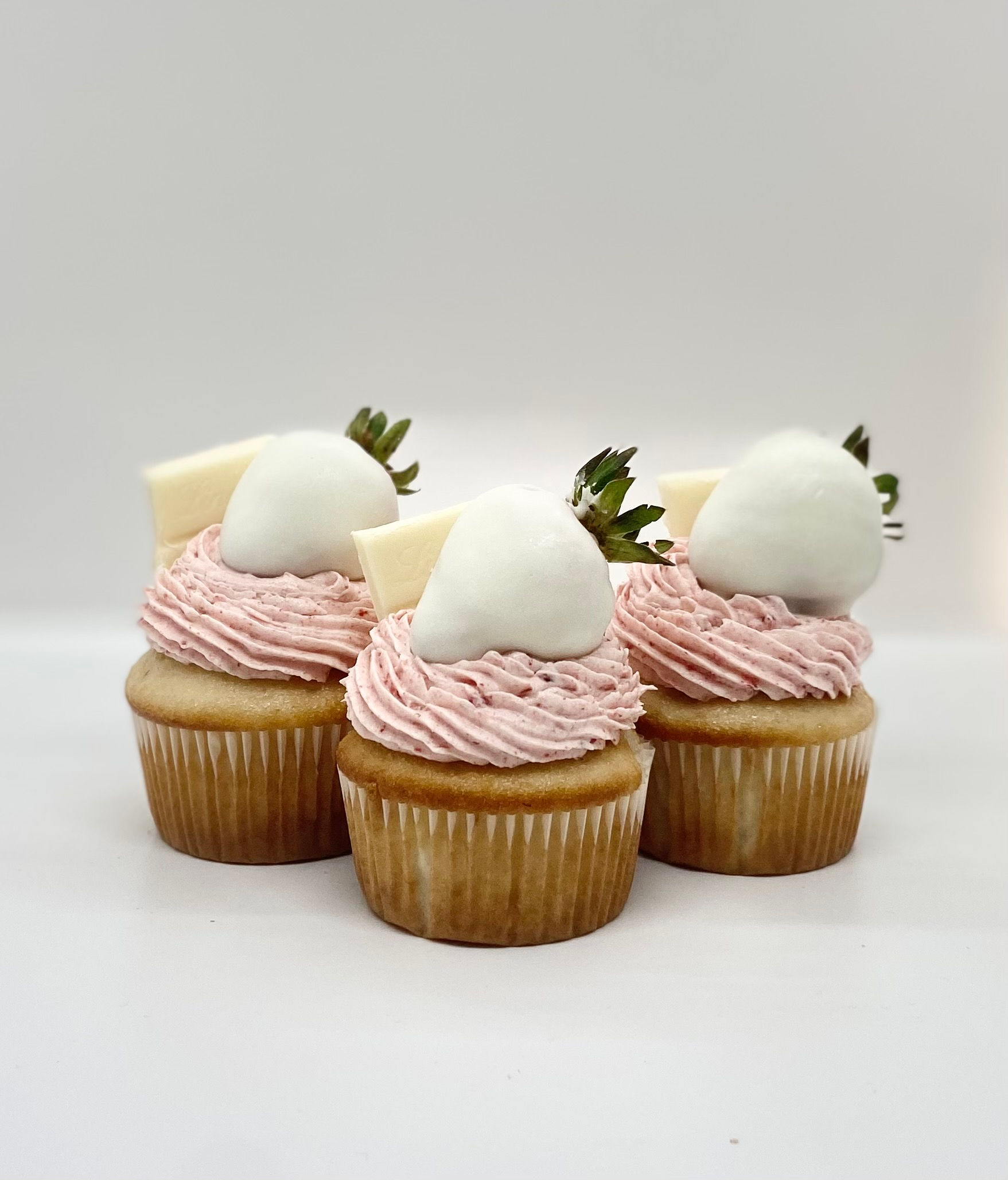 White Chocolate Strawberry Cupcake (Dozen)