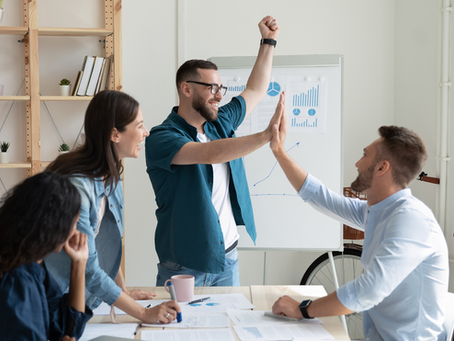 Empresas invierten en wellness para prevenir burnout y retener talento