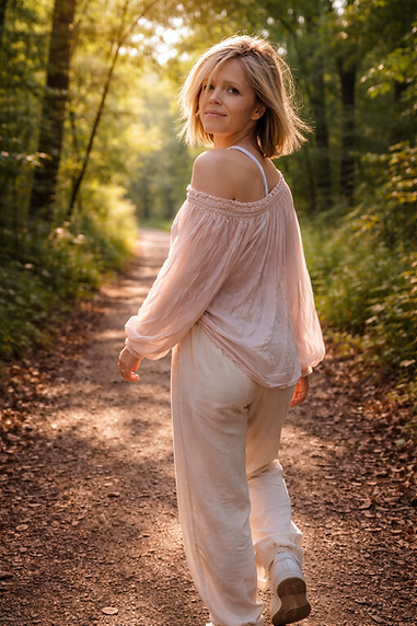 Zonlicht door het bospad.png