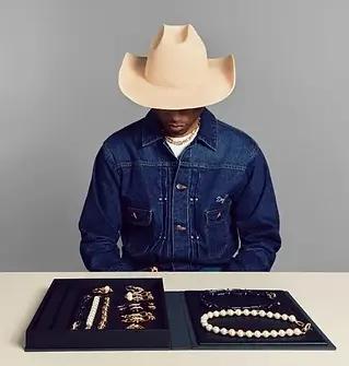 Abu Dhabi_edited_edited.jpg