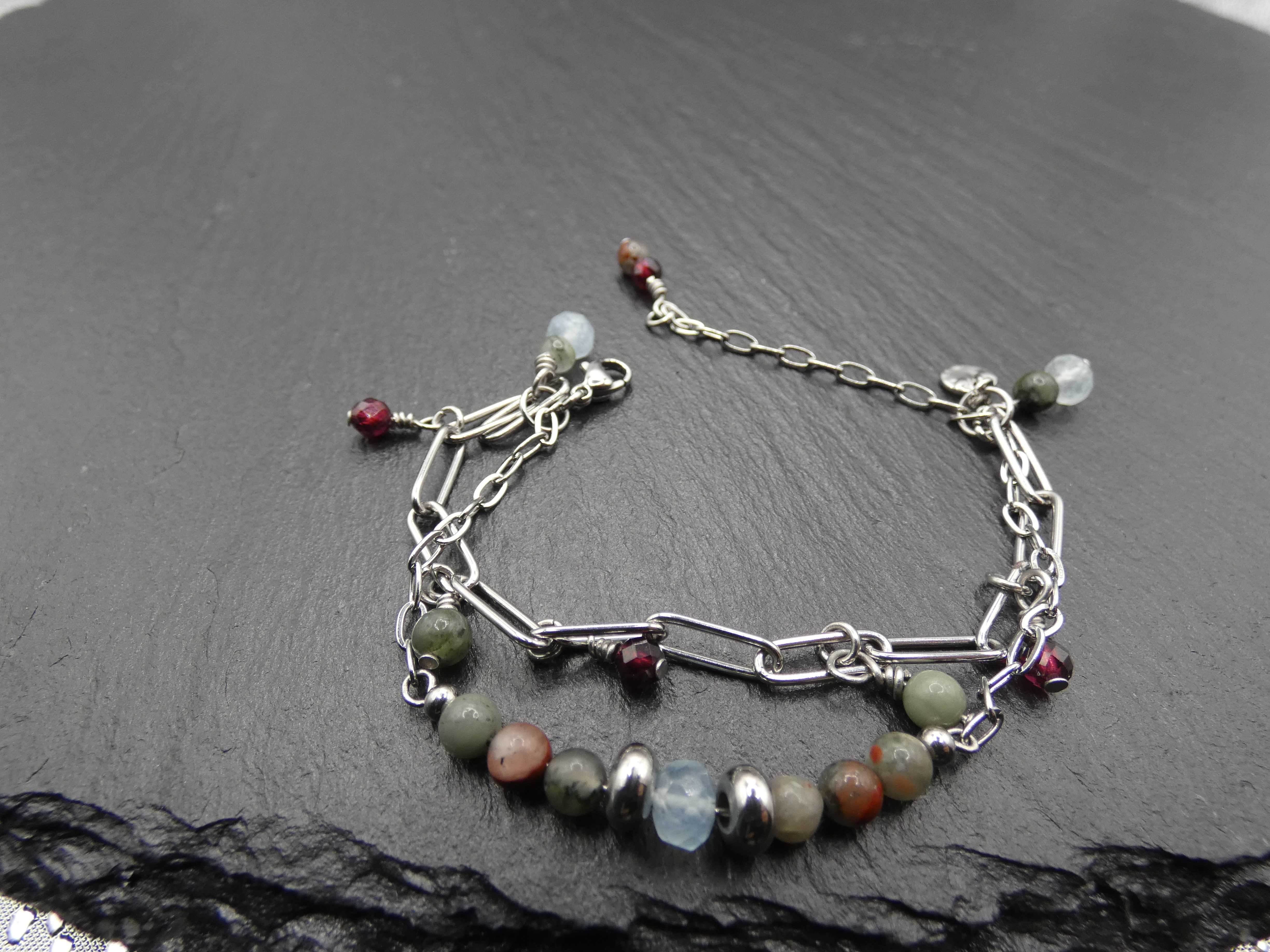 Bracelet Parvati pierres de sang de dragon, aigue marine, grenat