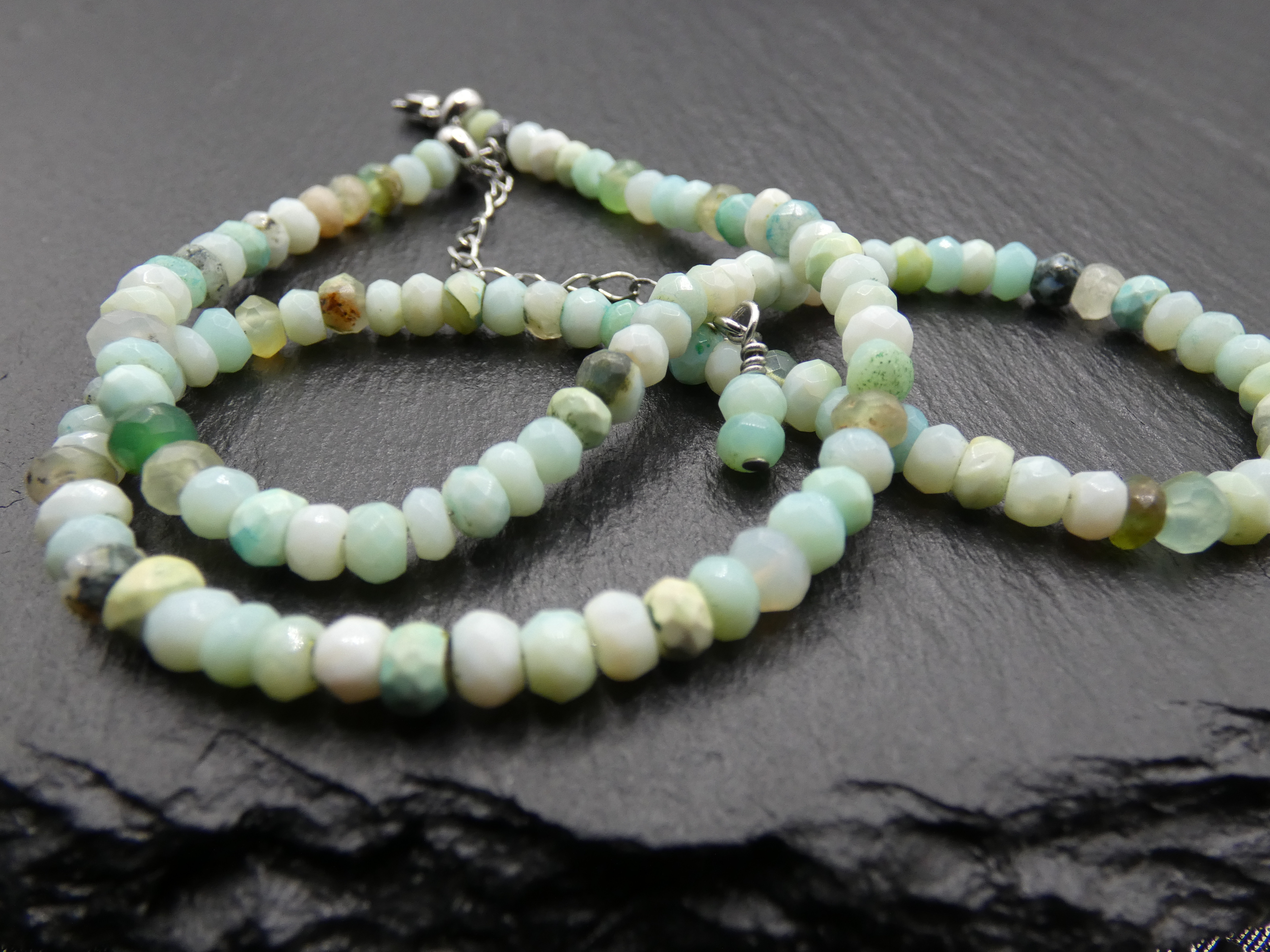 Collier Carmen opales péruviennes
