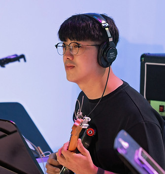 일렉 정명환_edited.jpg