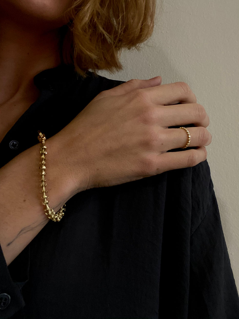 Thumbnail: Puakenikeni Bracelet in 18k