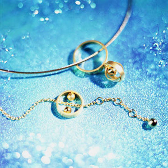 fresh photo capture of Chow Sang Sang new design jewelry series: "EMPHASIS" Jewellry by Fanco Lai for Chow Sang Sang Campaign