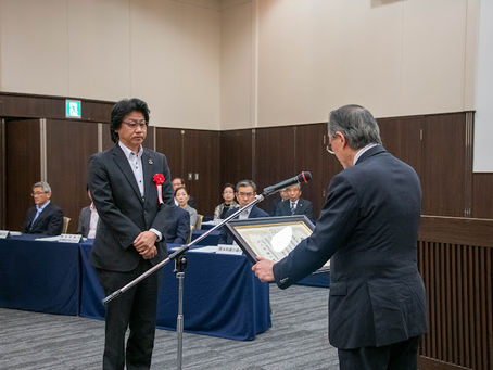 井芹会長に感謝状が贈られました