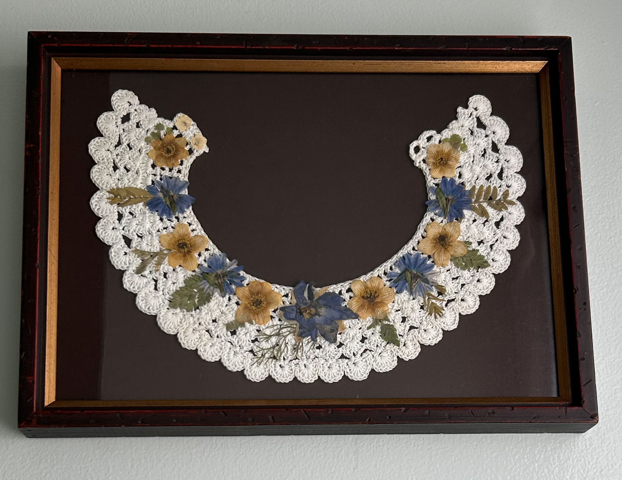 Lace Collar with Flowers