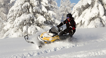 snowmobiling.jpg