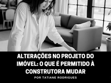 Mulher jovem olhando planta baixa do apartamento com expressão de dúvida, sentada à mesa com contrato