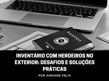 Documentos jurídicos, passaportes e laptop em mesa de trabalho, representando inventário com herdeiros que vivem no exterior