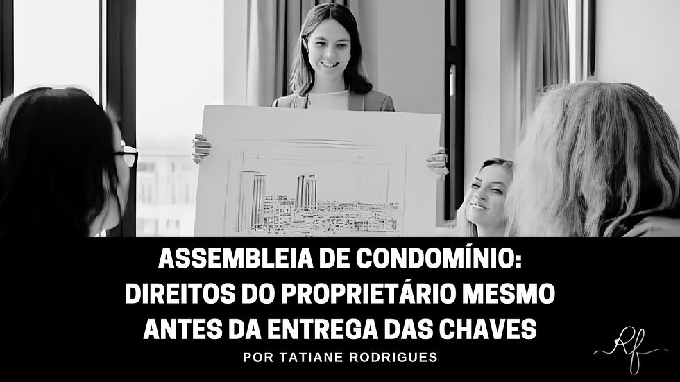 Jovem mulher observando reunião de condomínio com planta do imóvel nas mãos