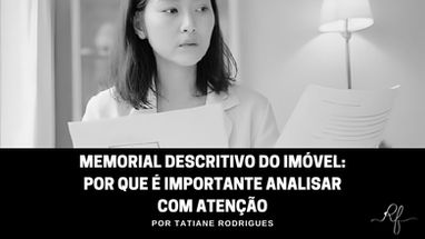 Jovem analisa memorial descritivo do imóvel com planta e documentos em mãos antes da entrega das chaves