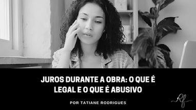 Pessoa com expressão de dúvida analisando contrato de compra de imóvel na planta com calculadora na mão