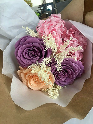 Ramo 3 rosas y hortensias $133.000 LIV.j