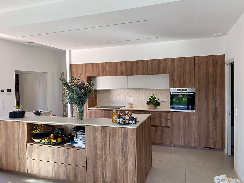 L’Excellence du Sur-Mesure dans les Alpilles : Pourquoi choisir un Fabricant & Créateur ?
