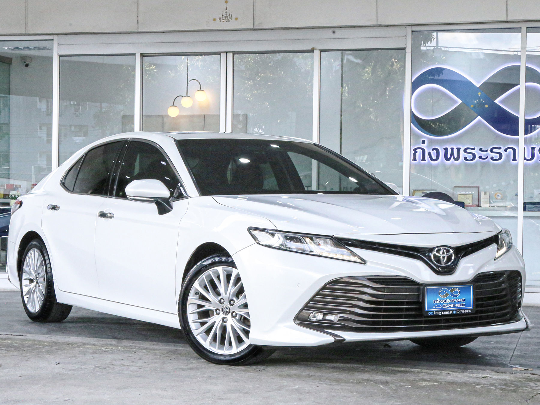 TOYOTA CAMRY 2.5G สีขาว ปี 2019