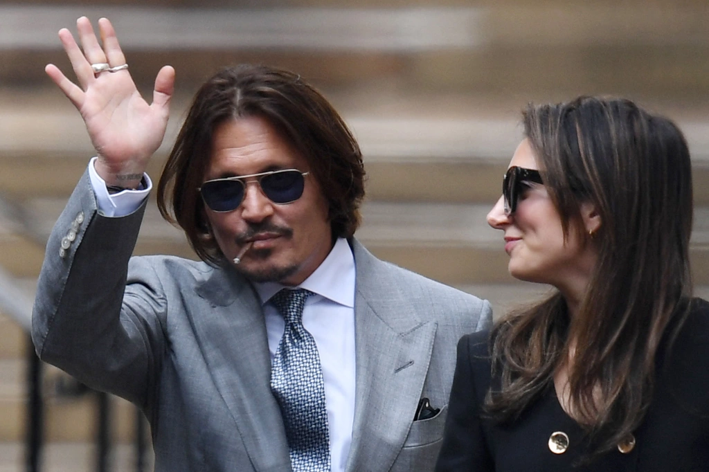 Johnny Depp Dikabarkan Berkencan Dengan Mantan Pengacaranya yang Masih Bersuami
