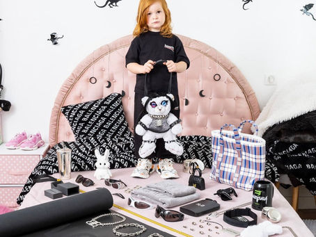 Balenciaga Minta Maaf dan Hapus Foto Model Anak Dengan 'Boneka BDSM' Untuk Kampanye Terbaru 2023