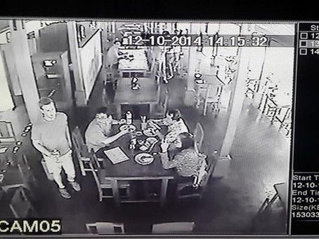 Mark Zuckerberg Ditemukan Makan di Warung di Yogyakarta