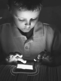 Celular na infância: pesquisa revela impacto negativo da exposição prematura à saúde