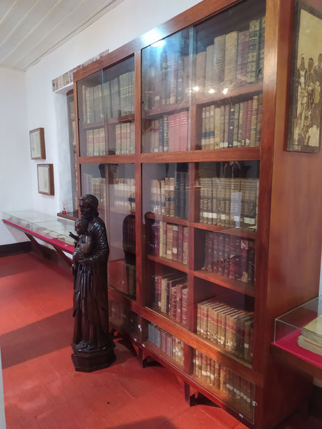 Vitral de libros.jpg