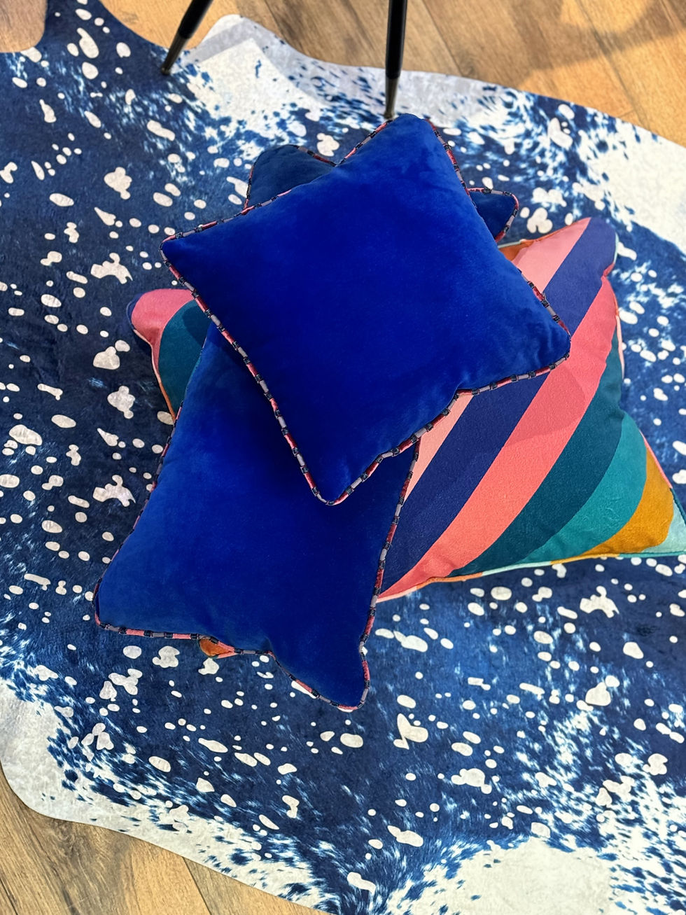 Miniaturbild: SAMTTEPPICH BLUE COW, waschbar