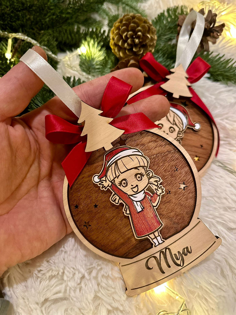 Miniatura: Due decorazioni natalizie in legno, nome Mya
