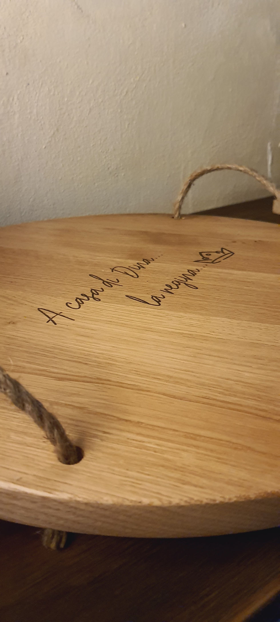 Miniatura: Vassoio ovale in legno inciso: "A casa di Papa", L'Eban