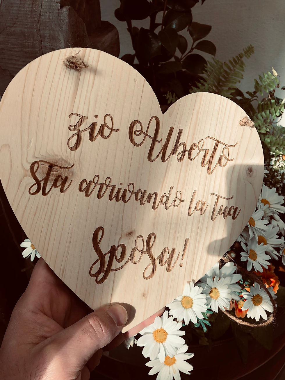 Miniatura: Cuore di legno: "Zio Alberto sta arrivando la tua sposa!"