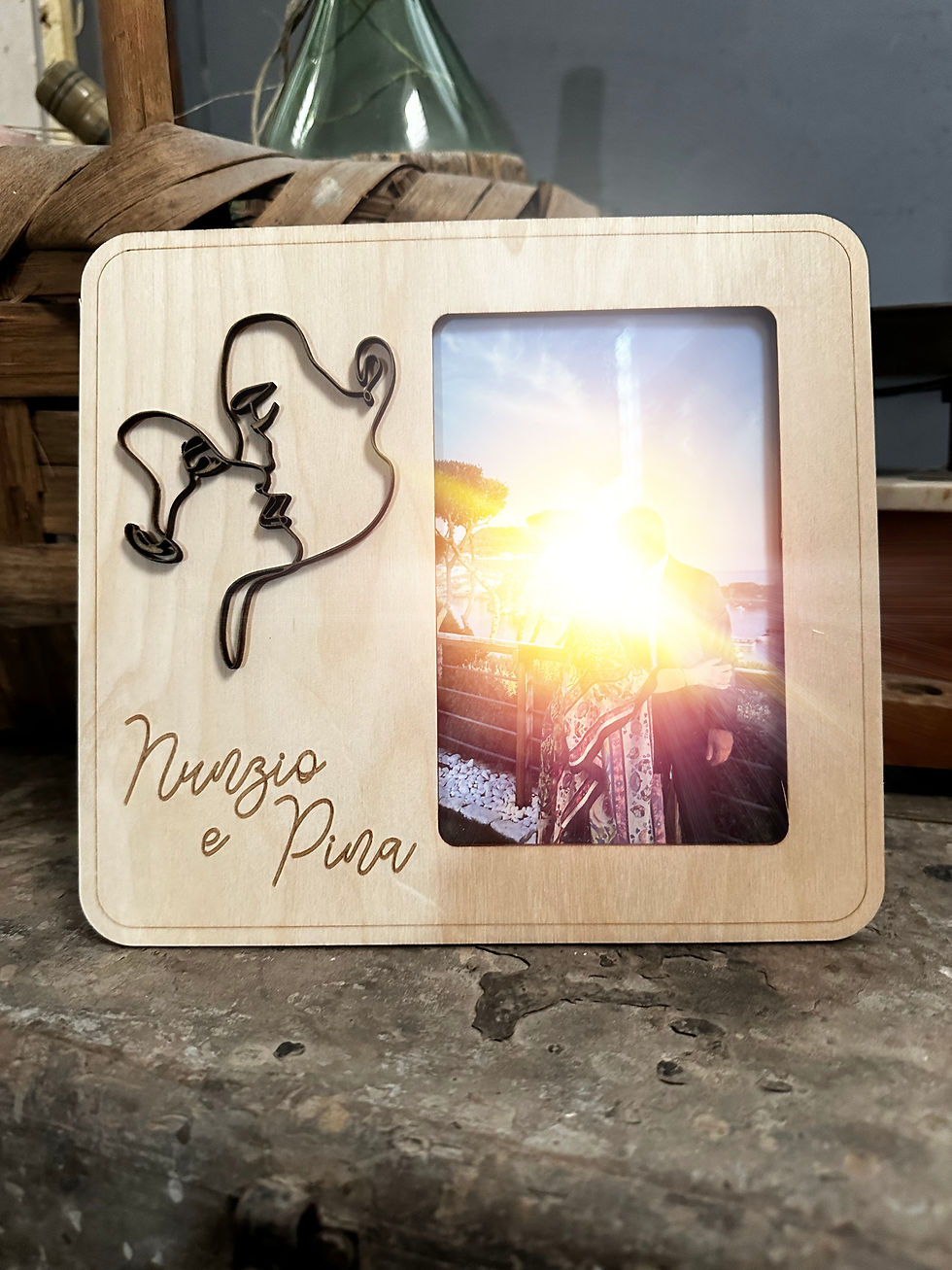 Cornice foto in legno incisa, 'Mamma e Papà', foto tramonto