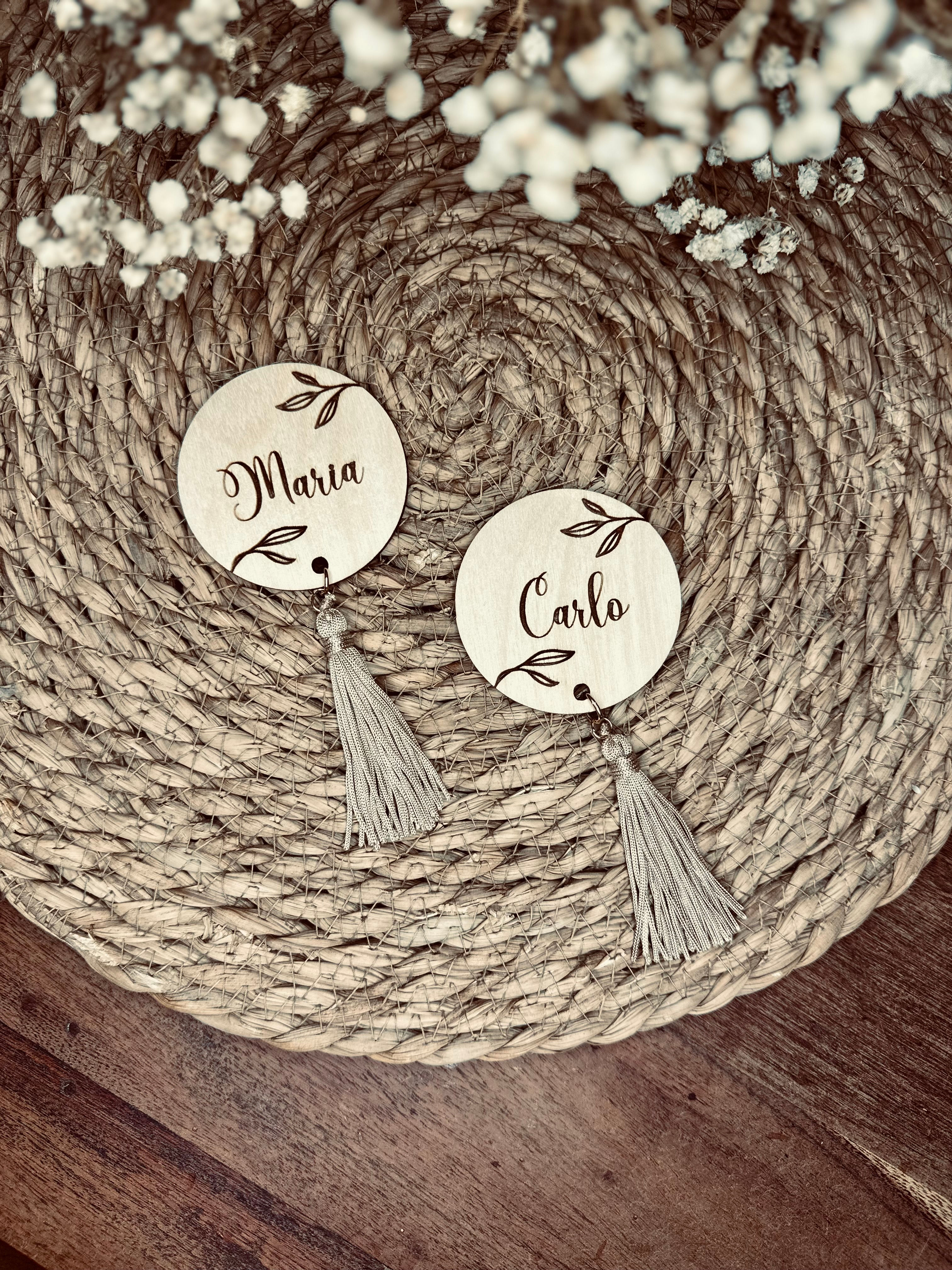 Segnaposto in legno con nappina personalizzato