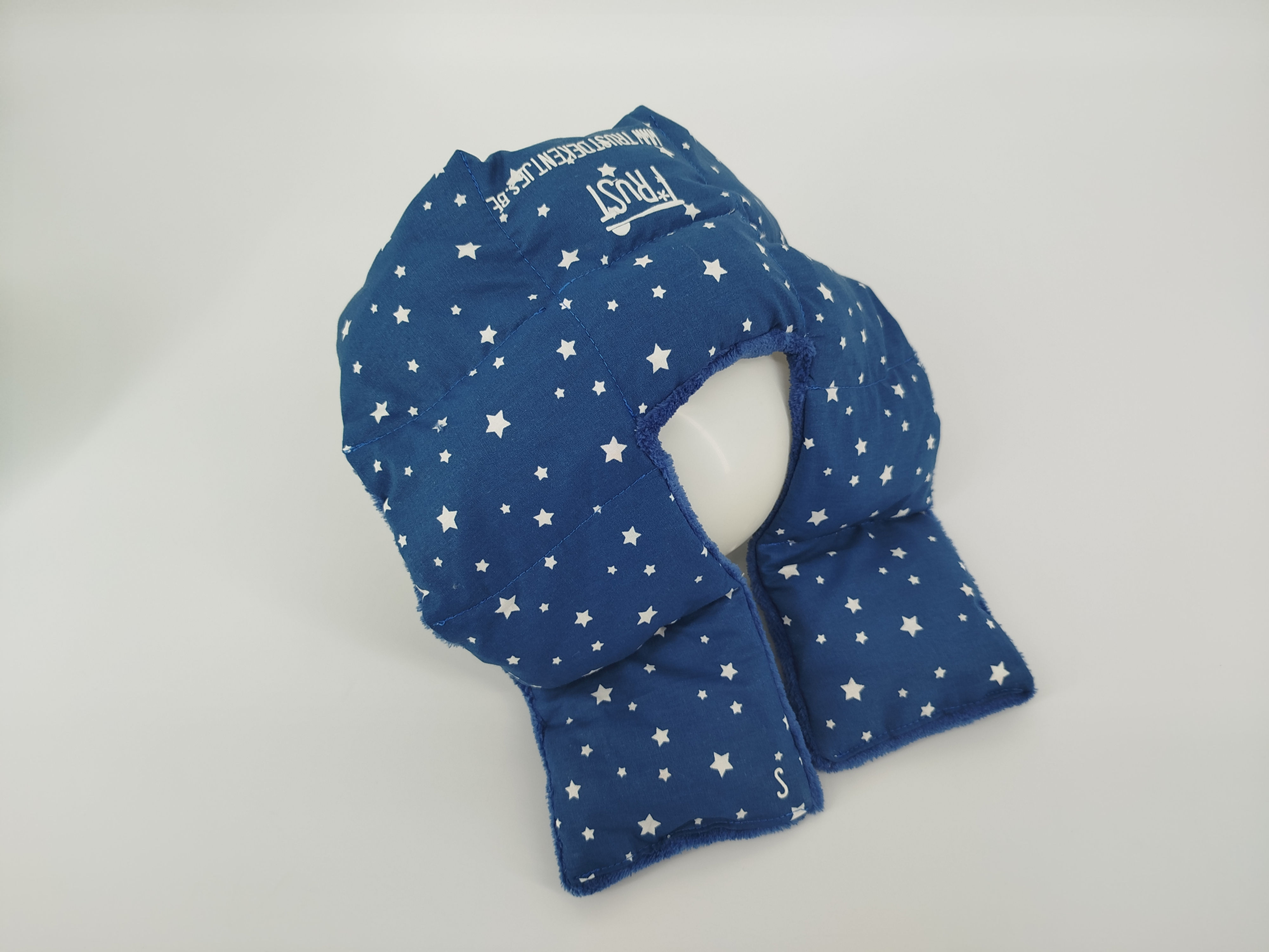 Nekkussentje S katoen / fleece:  blauwe sterretjes / blauwe fleece