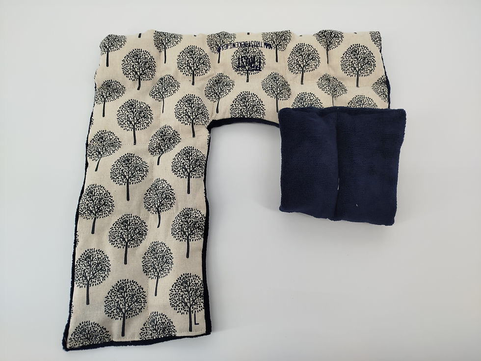 Thumbnail: Nekkussentje L canvas / fleece: blauwe bomen