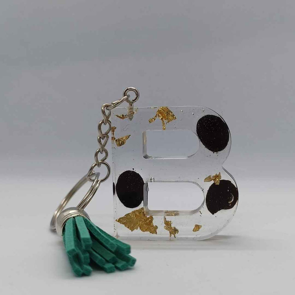Miniatura: Llavero con forma de letra, con granos de café y papel dorado, hechos con resina