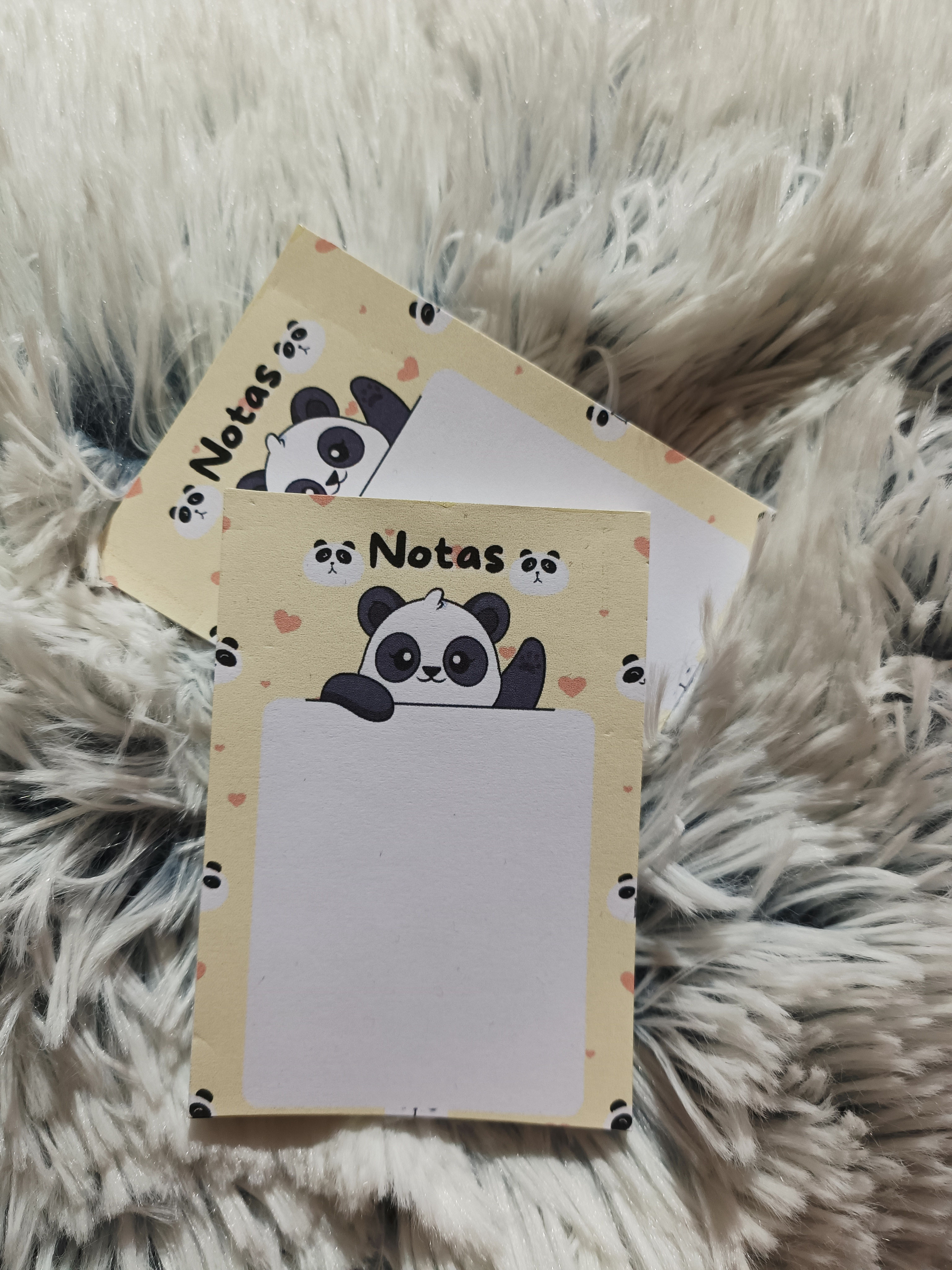 block de notas con la imagen de un oso panda