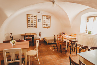 Kavárna Pod pavlačí interiér