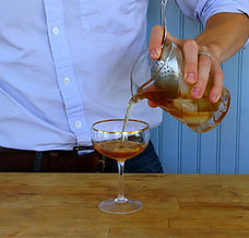 how to strain a cocktail. Julep strainer. cocktail technique.