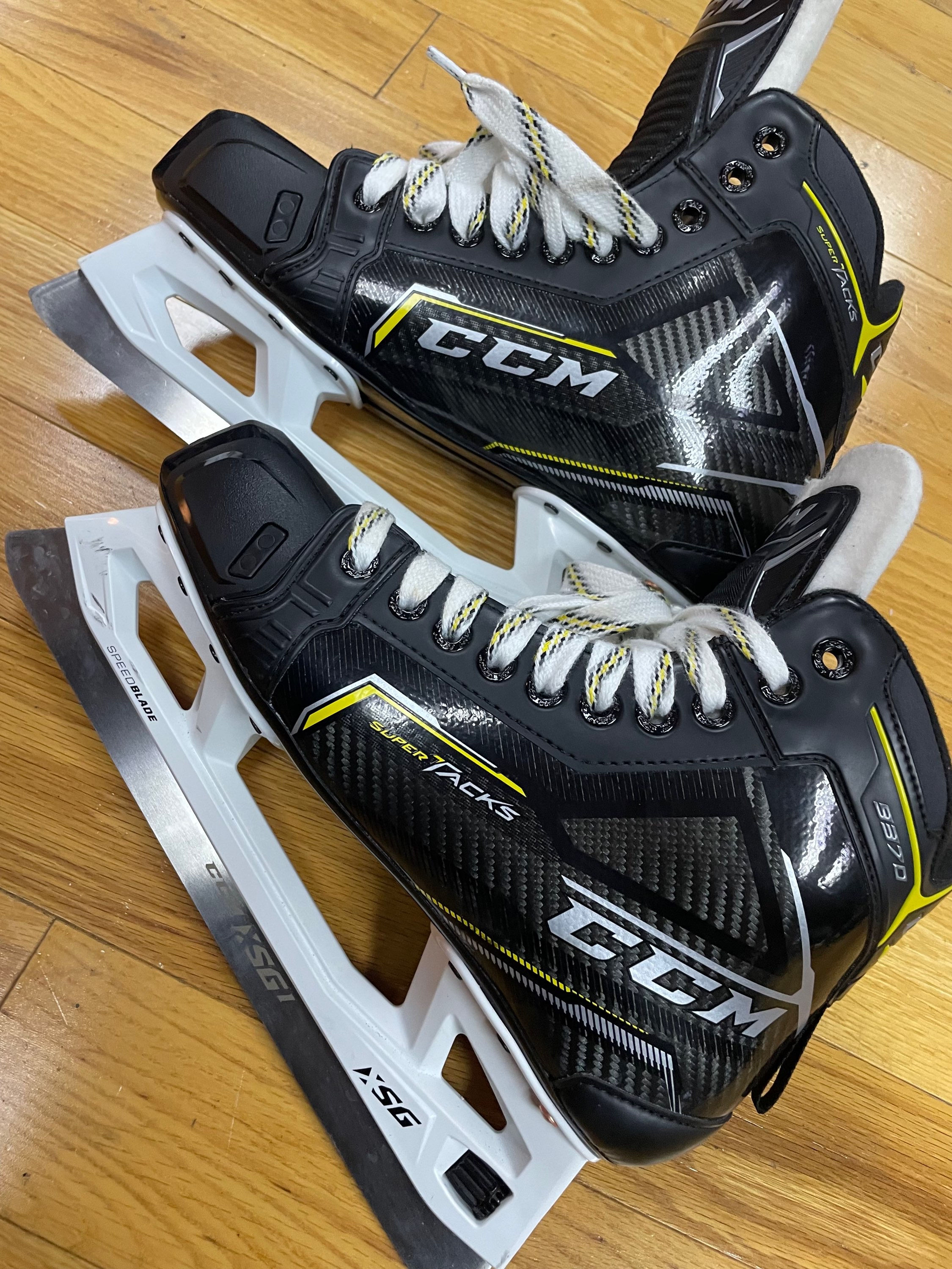 CCM 9370 Goal skate Size 8.