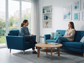 Cabinet de psihoterapie modern cu design interior calm, terapeut și pacient în timpul unei ședințe de consiliere psihologică la Clinica Blue din București.