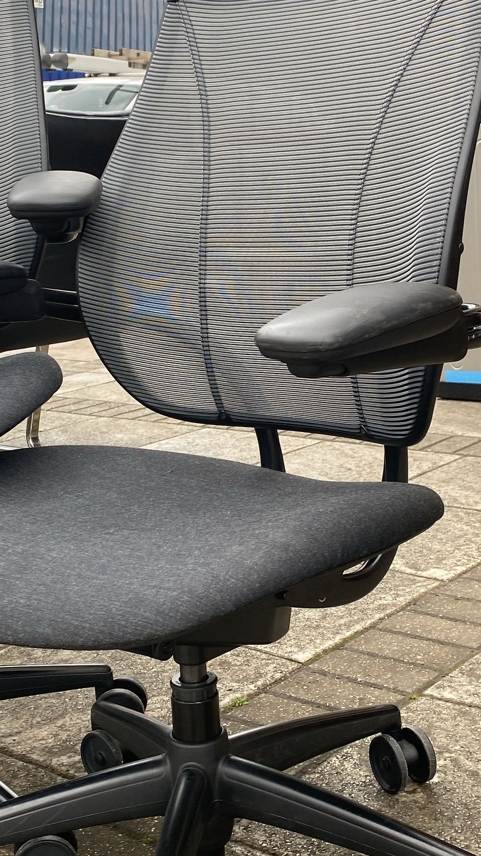 Thumbnail: 4 Humanscale Office Chairs 