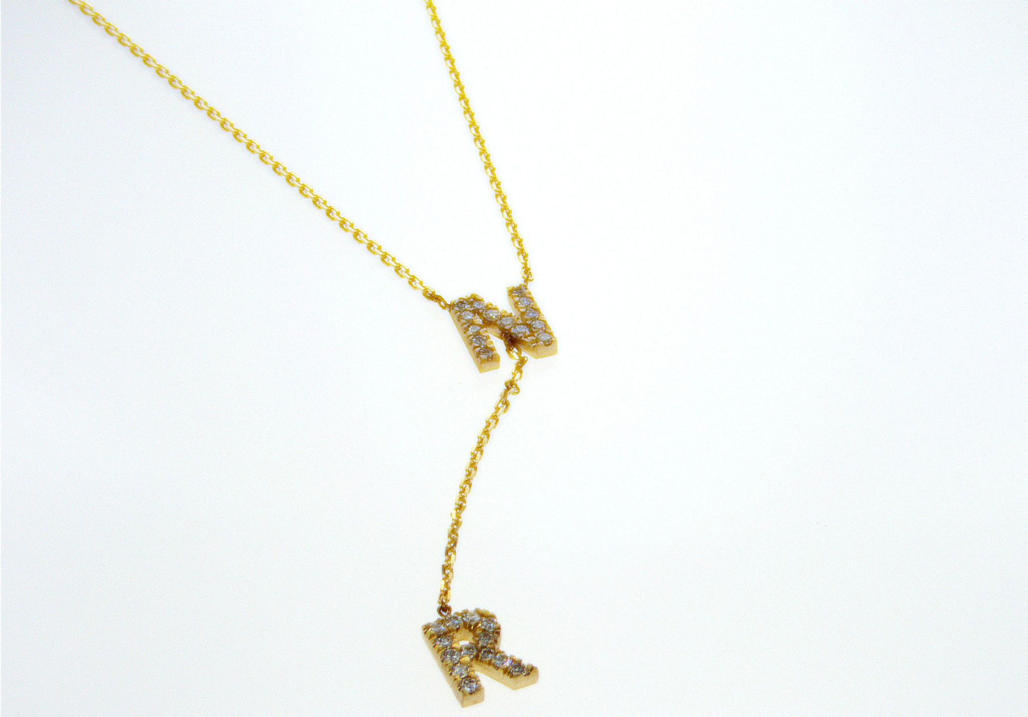 שרשרת אותיות משובצים יהלומים