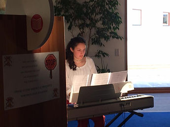 Nadja Mulser bei der ersten Héla-Autorenlesung in der Bibliothek Völs am Schlern