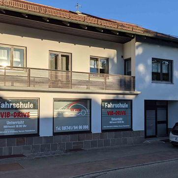 VIB-DRIVE
Fahrschule
Ohmstraße 2b
84137 Vilsbiburg
84149 Velden
84155 Bodenirchen
08741 9496066
fahrschule@vib-drive.de