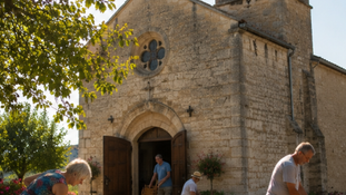 Cette rentrée, comme toute rentrée probablement, s’annonce dynamique. Nous avons la chance de voir venir le Saint-Père à Paris.