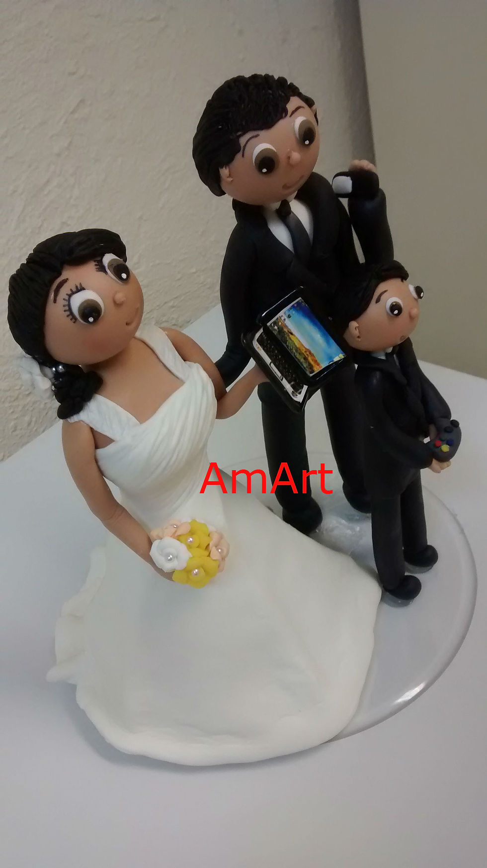 Noivos e filho buquet amarelo
