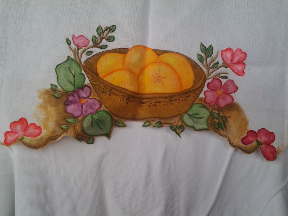 Laranjas no cesto com flores