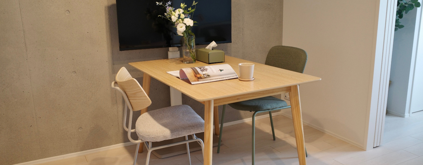 Dedicated wooden work desk and ergonomic space for remote work in a Tokyo monthly rental. Tokyo Otsuka expat Apartment Lohus.